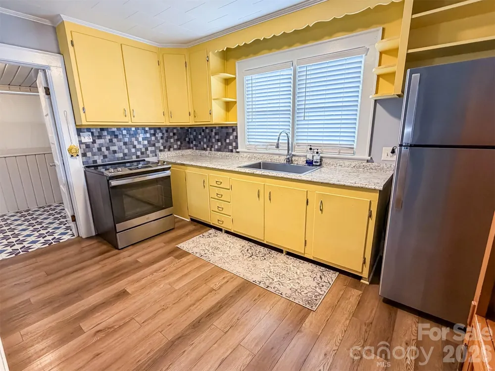 29 10th Street SE Hickory, NC 28602