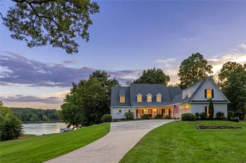 53 Winterhawk Cove