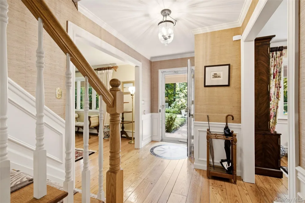 7 Private Road Huntington, NY 11743