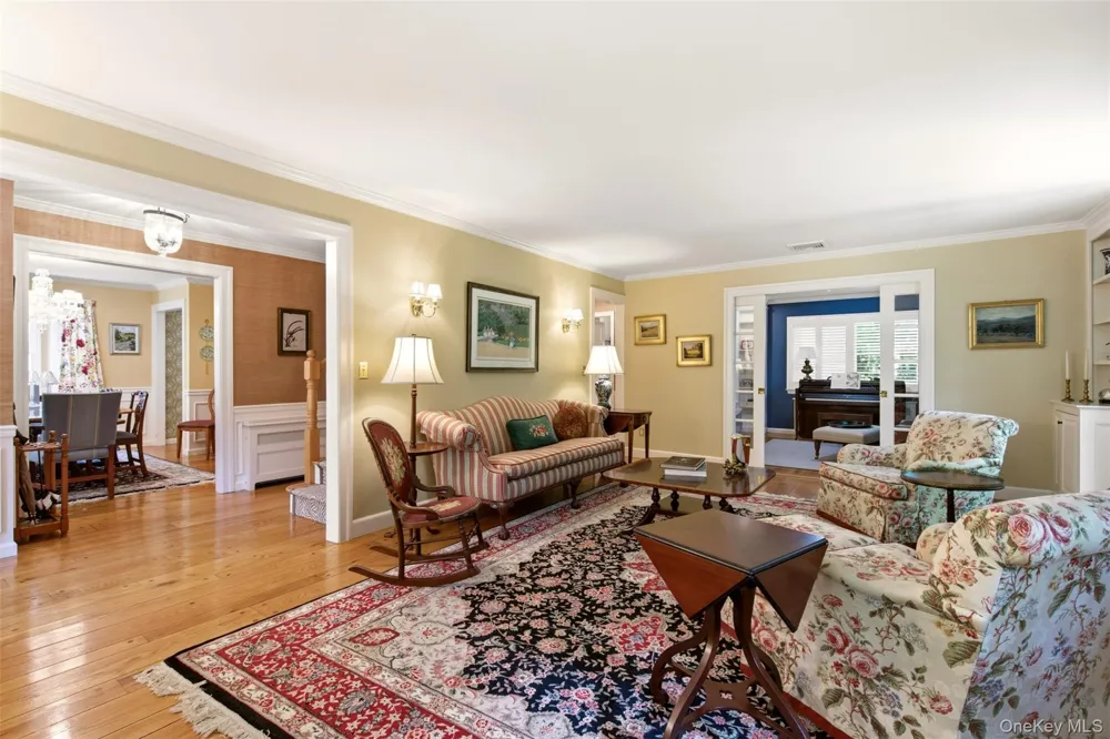 7 Private Road Huntington, NY 11743