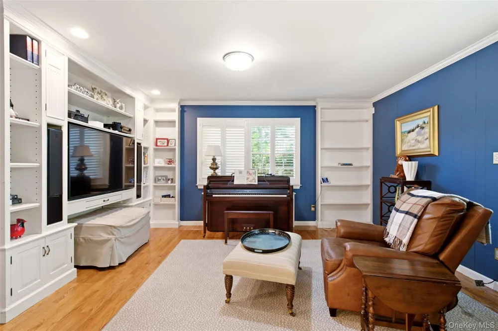 7 Private Road Huntington, NY 11743