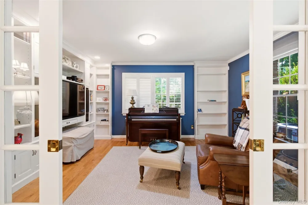 7 Private Road Huntington, NY 11743