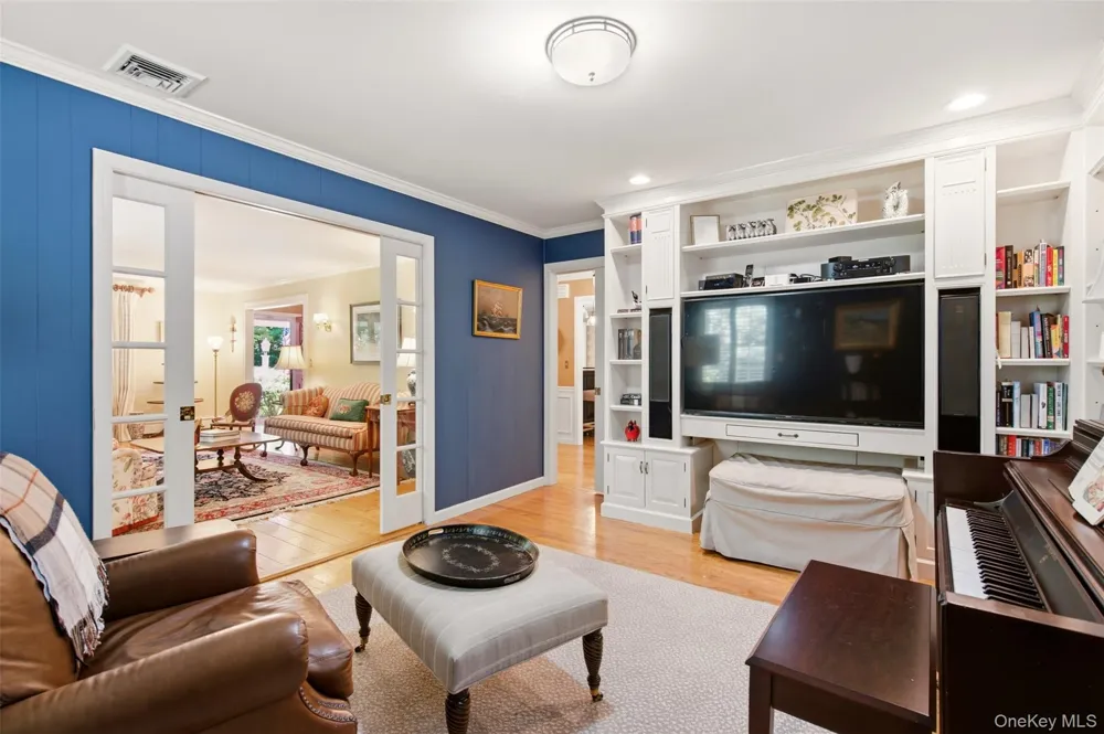 7 Private Road Huntington, NY 11743