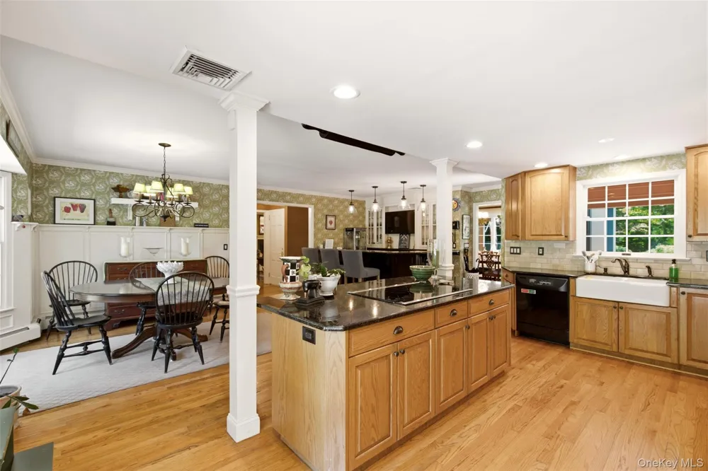 7 Private Road Huntington, NY 11743