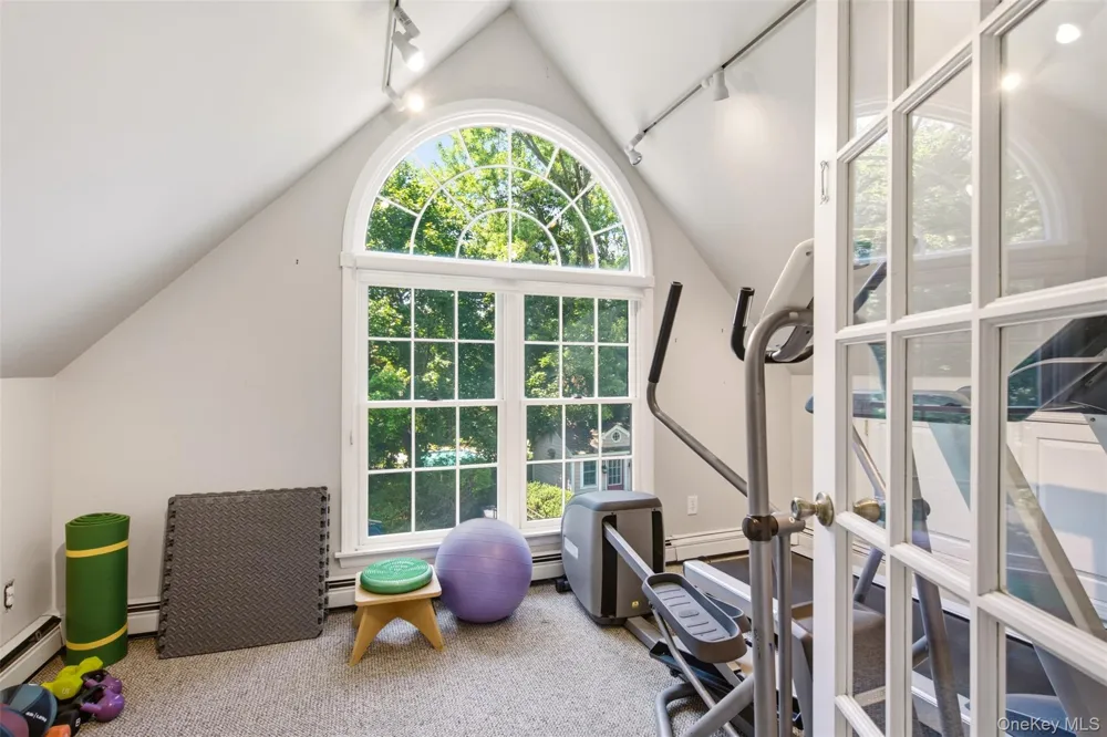 7 Private Road Huntington, NY 11743