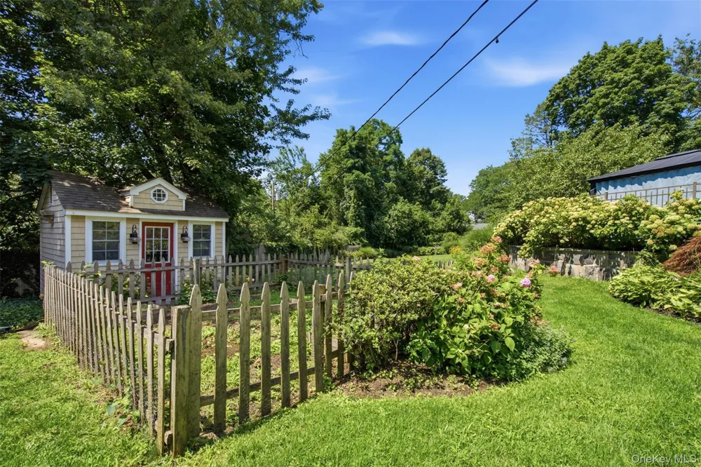 7 Private Road Huntington, NY 11743