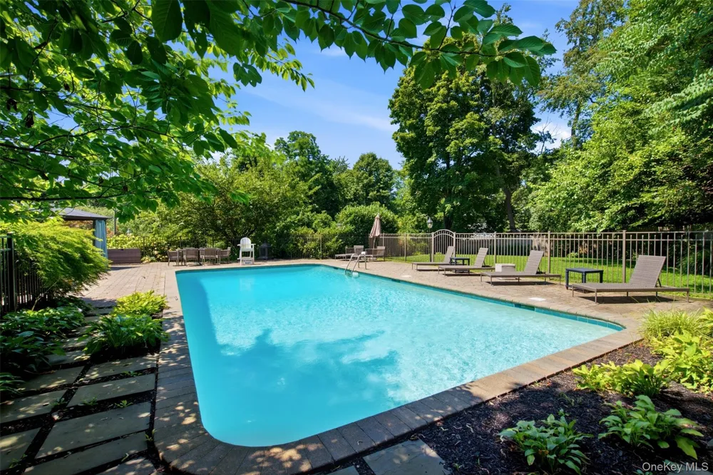 7 Private Road Huntington, NY 11743
