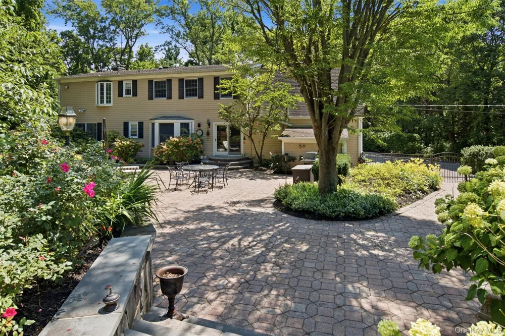 7 Private Road Huntington, NY 11743