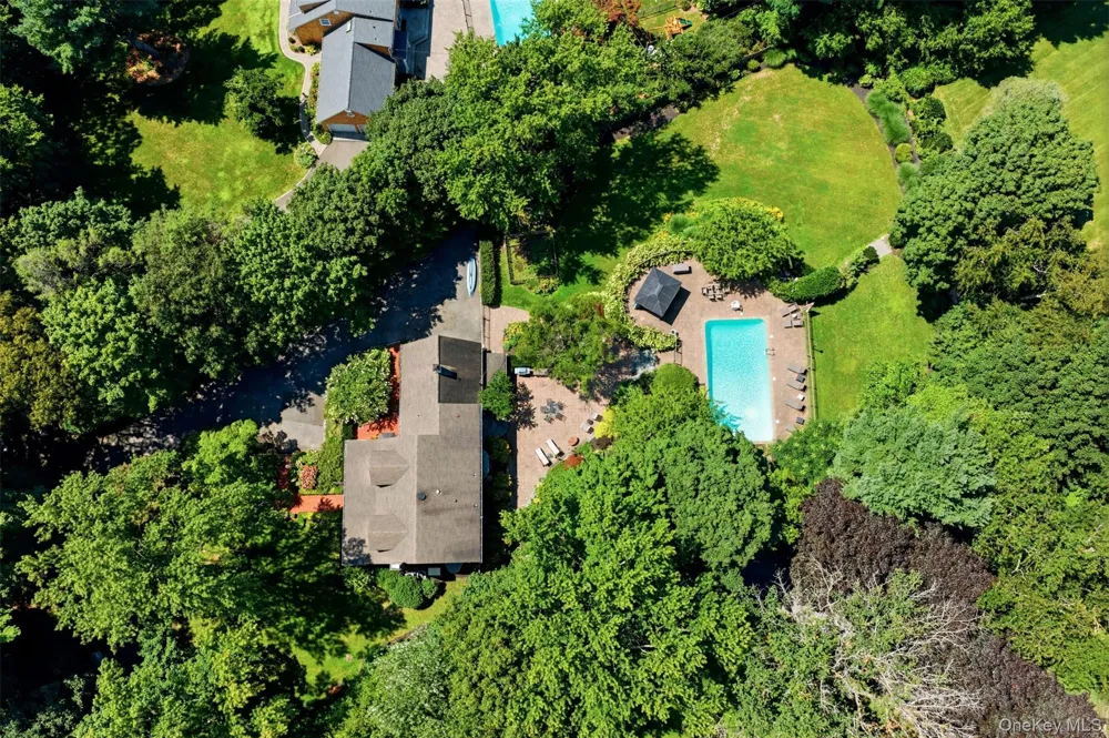 7 Private Road Huntington, NY 11743