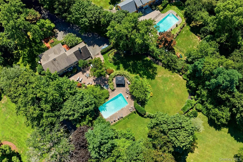 7 Private Road Huntington, NY 11743