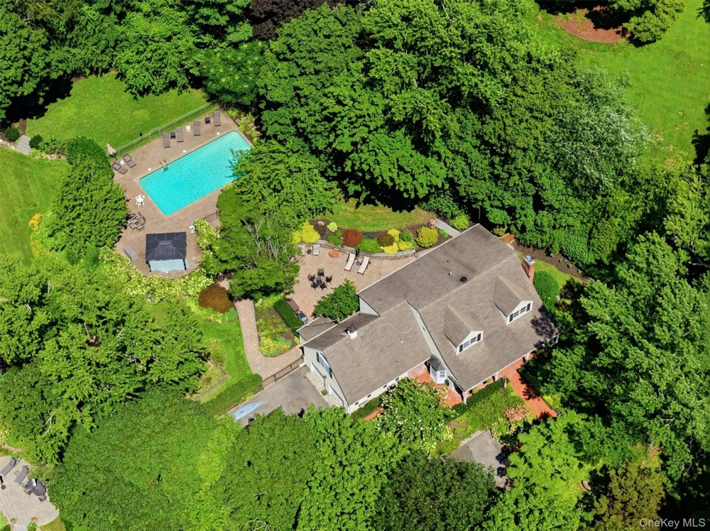7 Private Road Huntington, NY 11743
