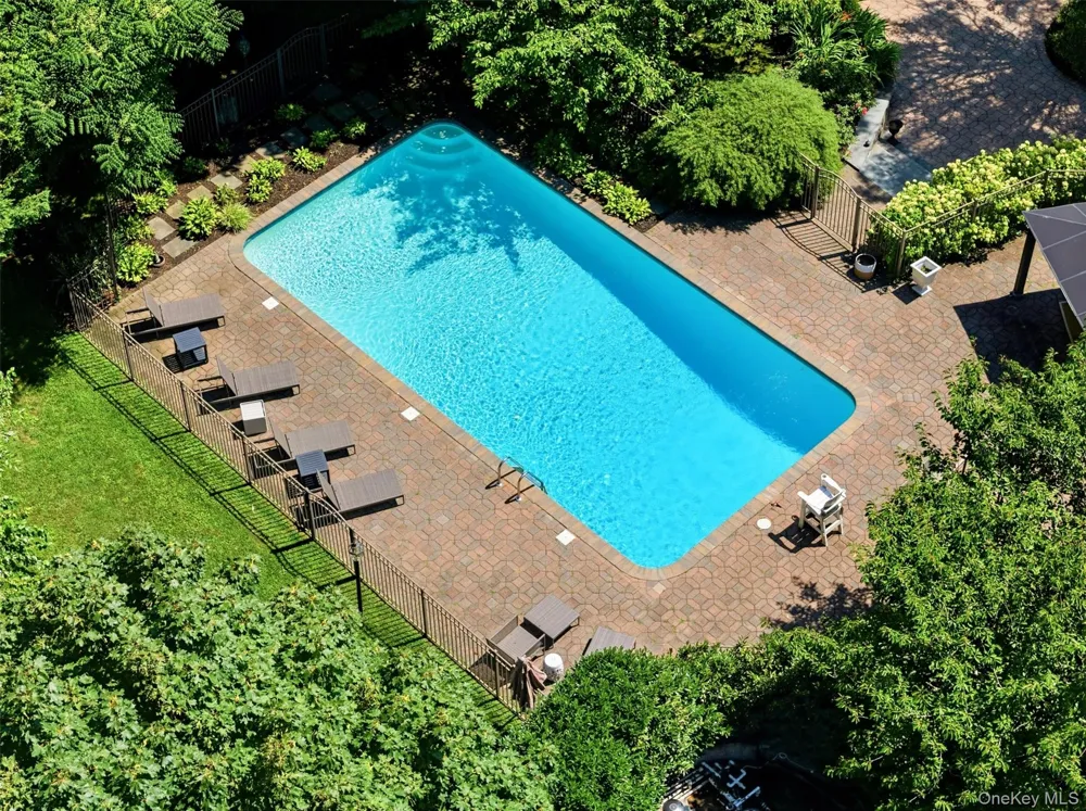 7 Private Road Huntington, NY 11743