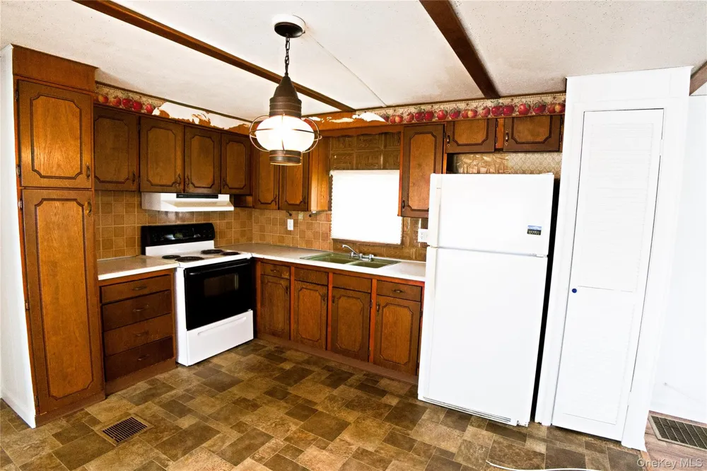 703 Fresh Pond Avenue #55 Calverton, NY 11933