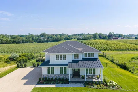 1135 Wildberry Lane