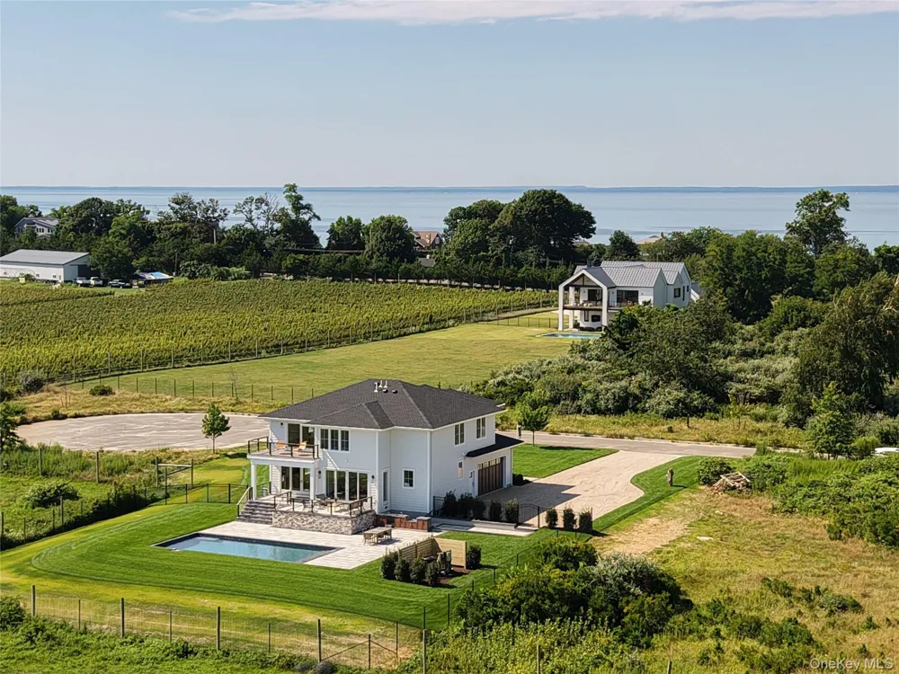 1135 Wildberry Lane Southold, NY 11971