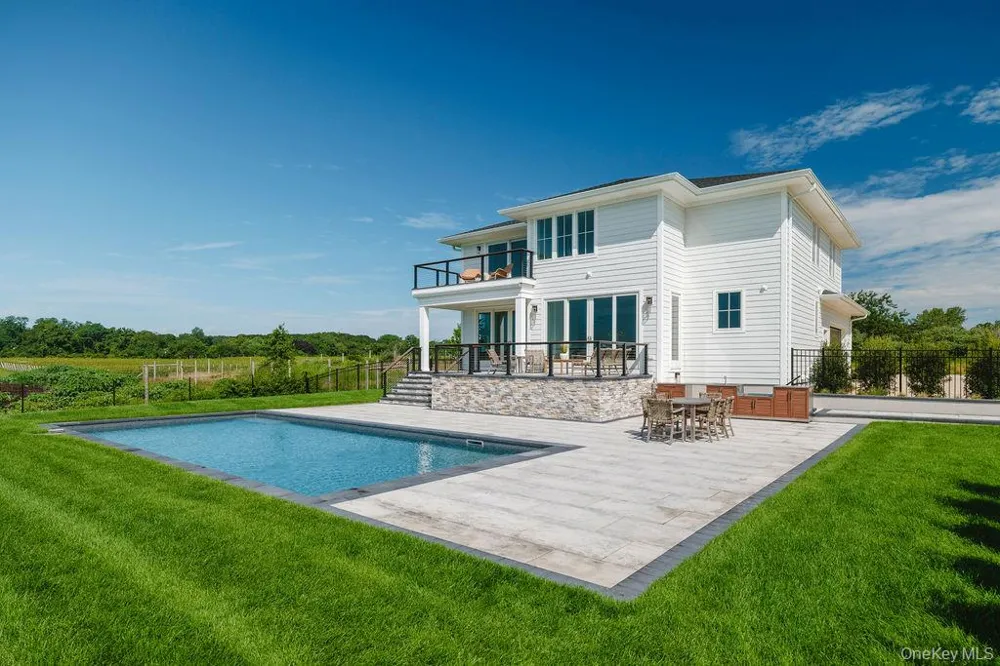 1135 Wildberry Lane Southold, NY 11971