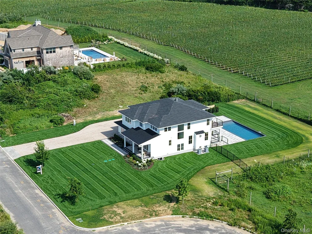1135 Wildberry Lane Southold, NY 11971