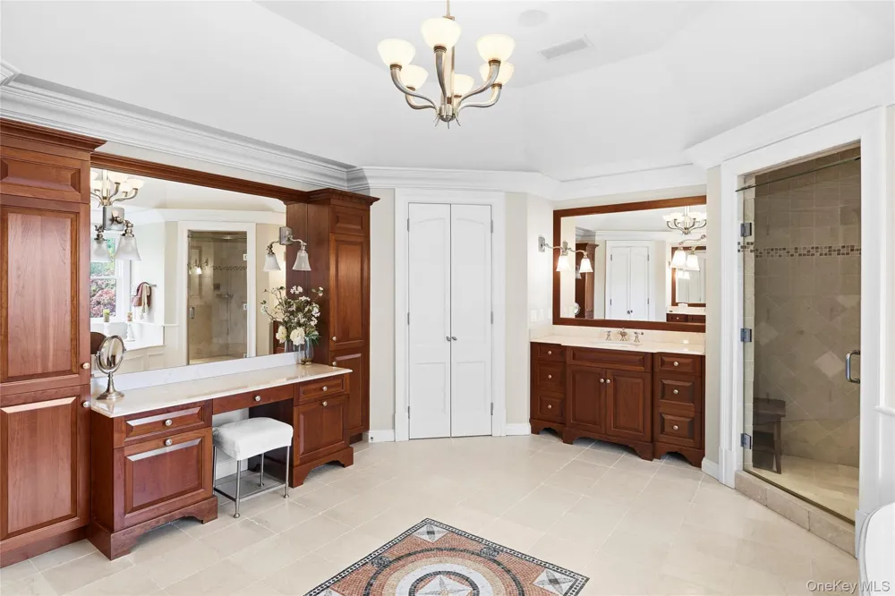 19 Jagger Lane Westhampton, NY 11977