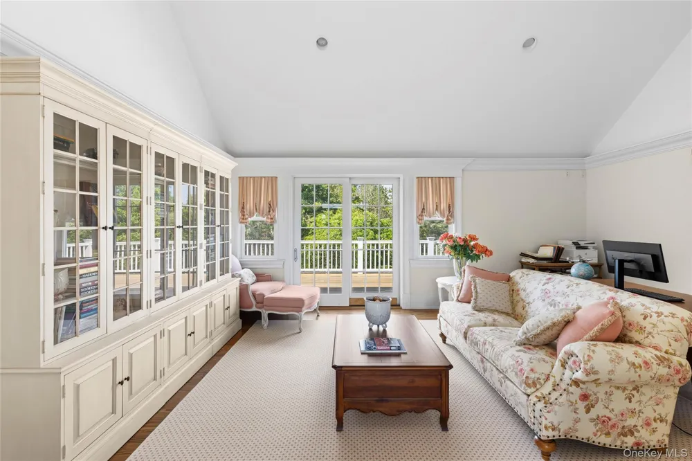 19 Jagger Lane Westhampton, NY 11977