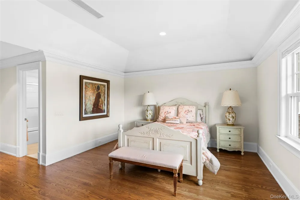 19 Jagger Lane Westhampton, NY 11977