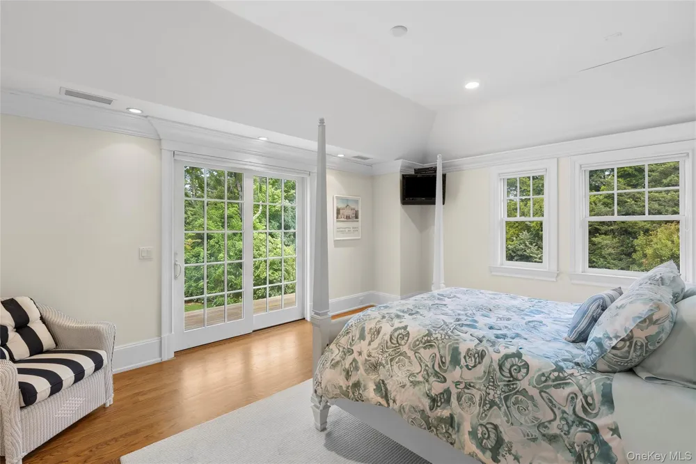 19 Jagger Lane Westhampton, NY 11977