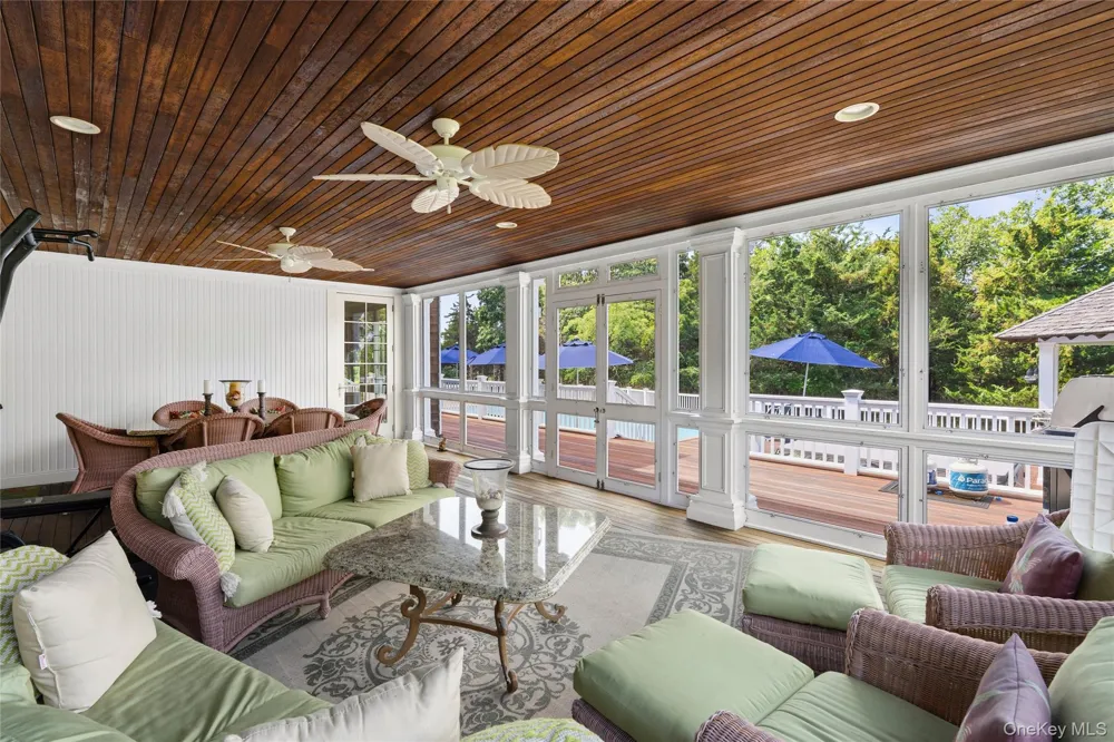 19 Jagger Lane Westhampton, NY 11977