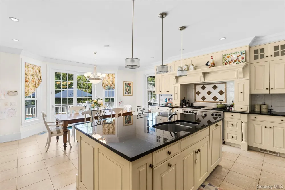 19 Jagger Lane Westhampton, NY 11977