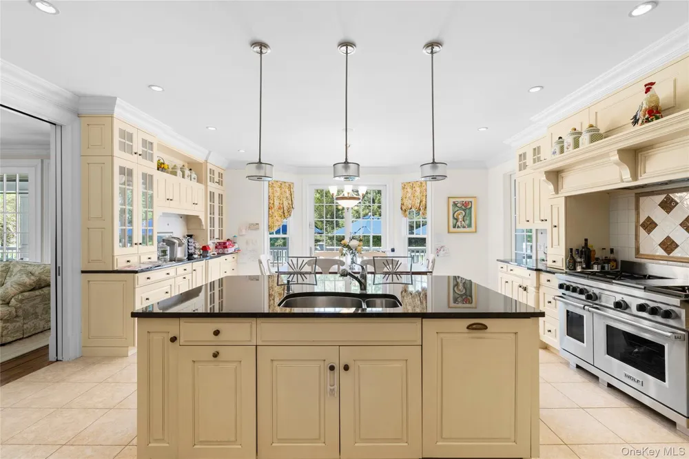 19 Jagger Lane Westhampton, NY 11977