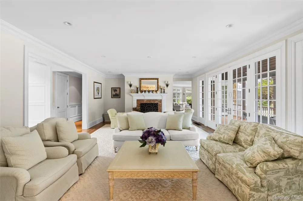 19 Jagger Lane Westhampton, NY 11977