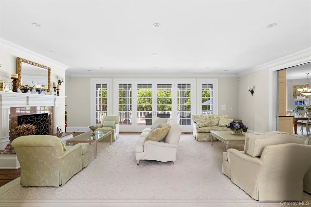 19 Jagger Lane Westhampton, NY 11977