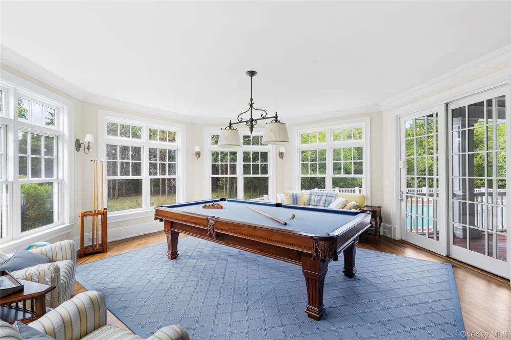 19 Jagger Lane Westhampton, NY 11977