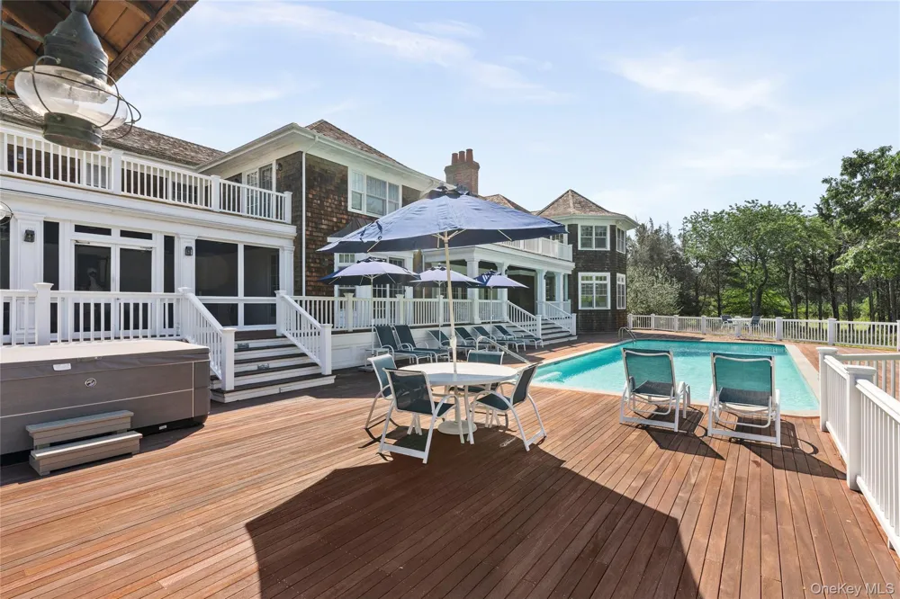 19 Jagger Lane Westhampton, NY 11977