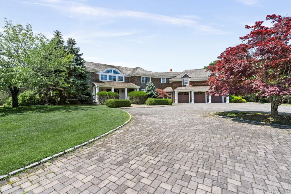 19 Jagger Lane Westhampton, NY 11977