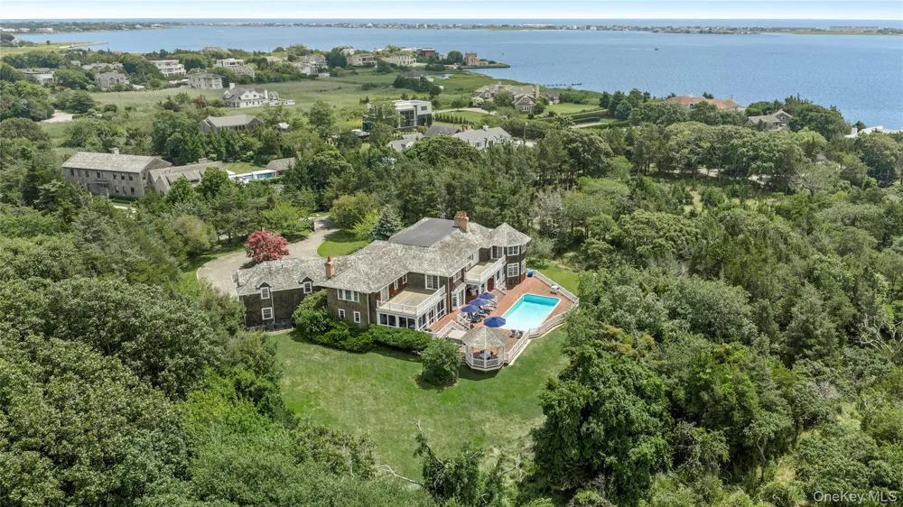 19 Jagger Lane Westhampton, NY 11977