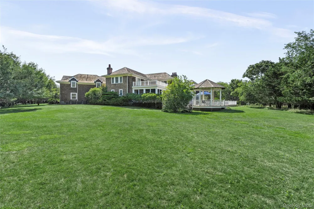 19 Jagger Lane Westhampton, NY 11977