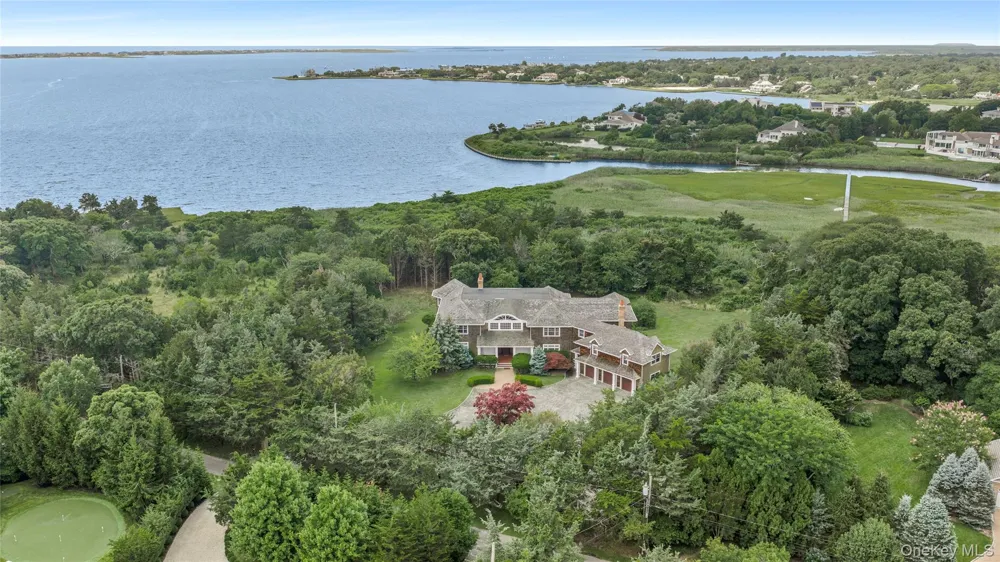19 Jagger Lane Westhampton, NY 11977
