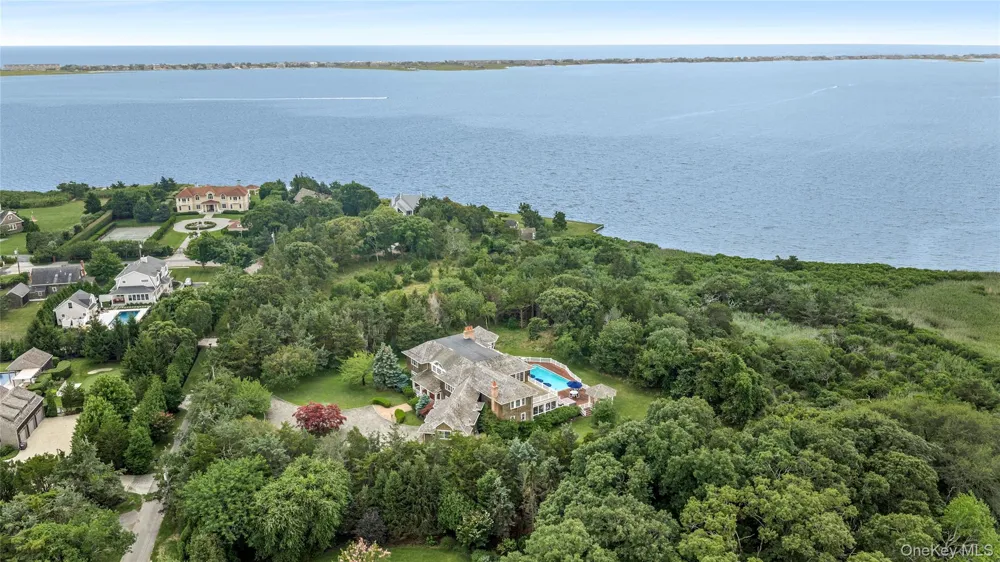19 Jagger Lane Westhampton, NY 11977
