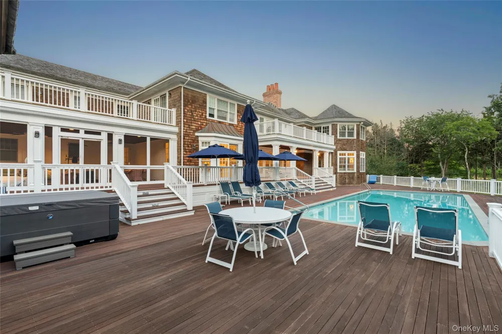 19 Jagger Lane Westhampton, NY 11977