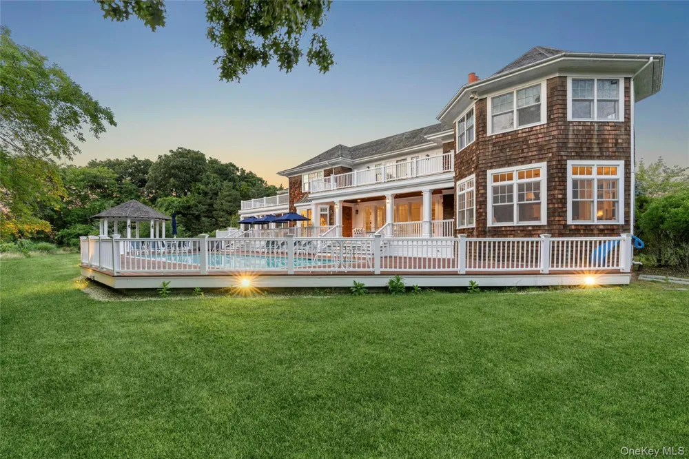 19 Jagger Lane Westhampton, NY 11977