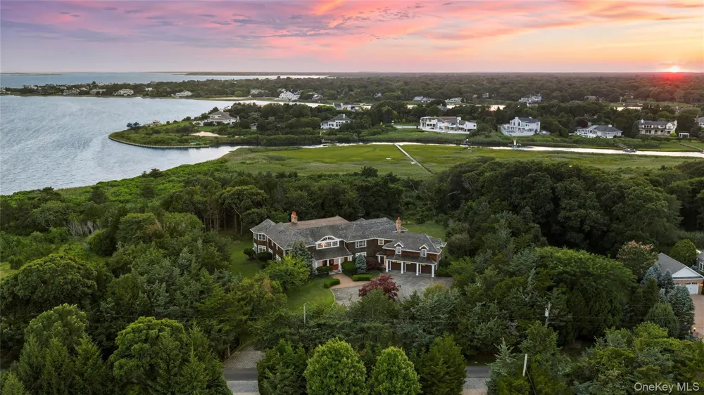 19 Jagger Lane Westhampton, NY 11977