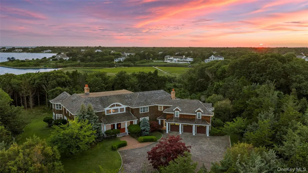 19 Jagger Lane Westhampton, NY 11977