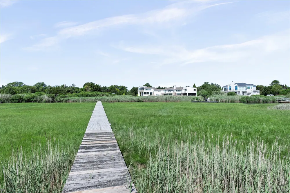 19 Jagger Lane Westhampton, NY 11977