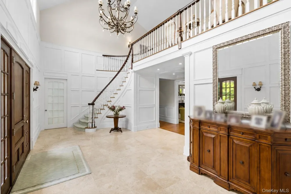 19 Jagger Lane Westhampton, NY 11977