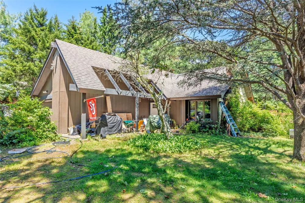 3 Gaton Lane Coram, NY 11727