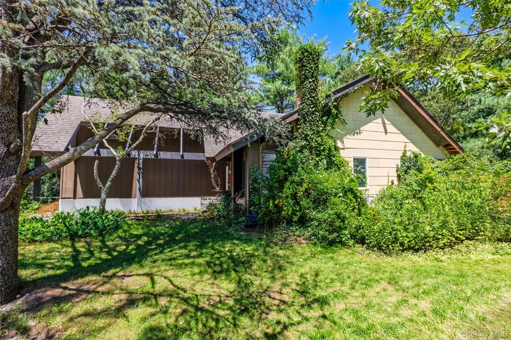 3 Gaton Lane Coram, NY 11727