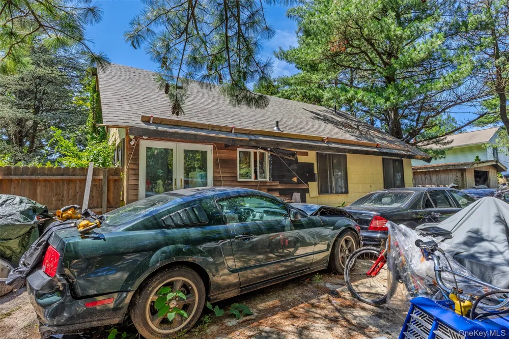 3 Gaton Lane Coram, NY 11727