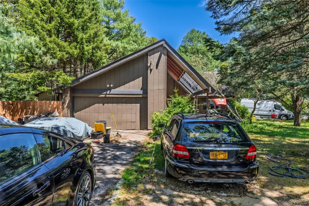 3 Gaton Lane Coram, NY 11727