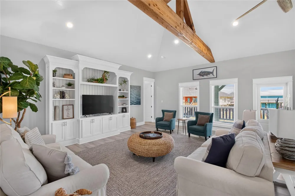 937 S Cove Crystal Beach, TX 77650