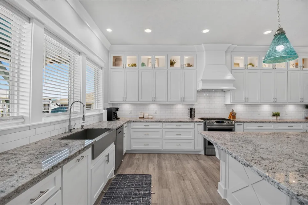 937 S Cove Crystal Beach, TX 77650