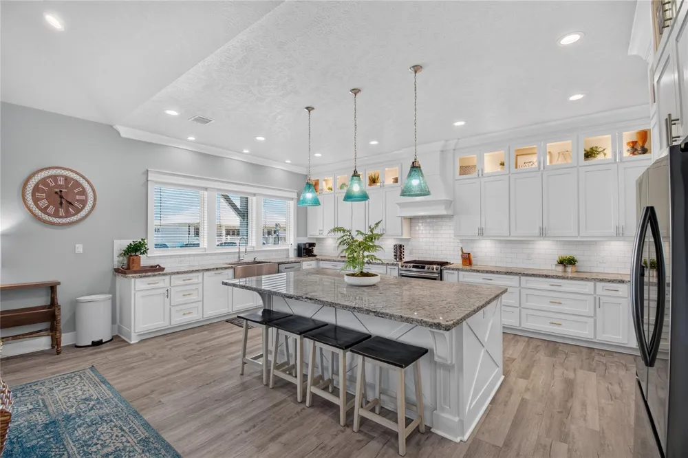 937 S Cove Crystal Beach, TX 77650